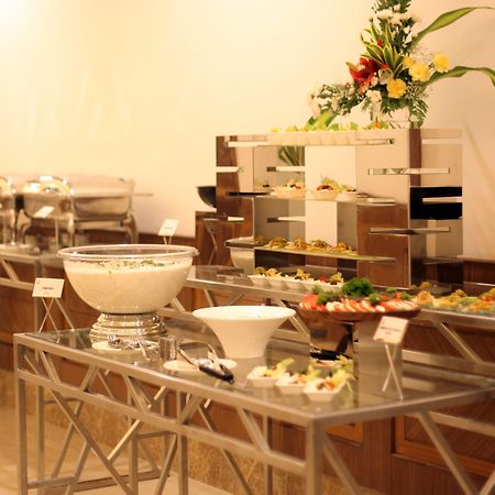 Ramada Plaza Chennai Hotel Exterior photo A buffet table