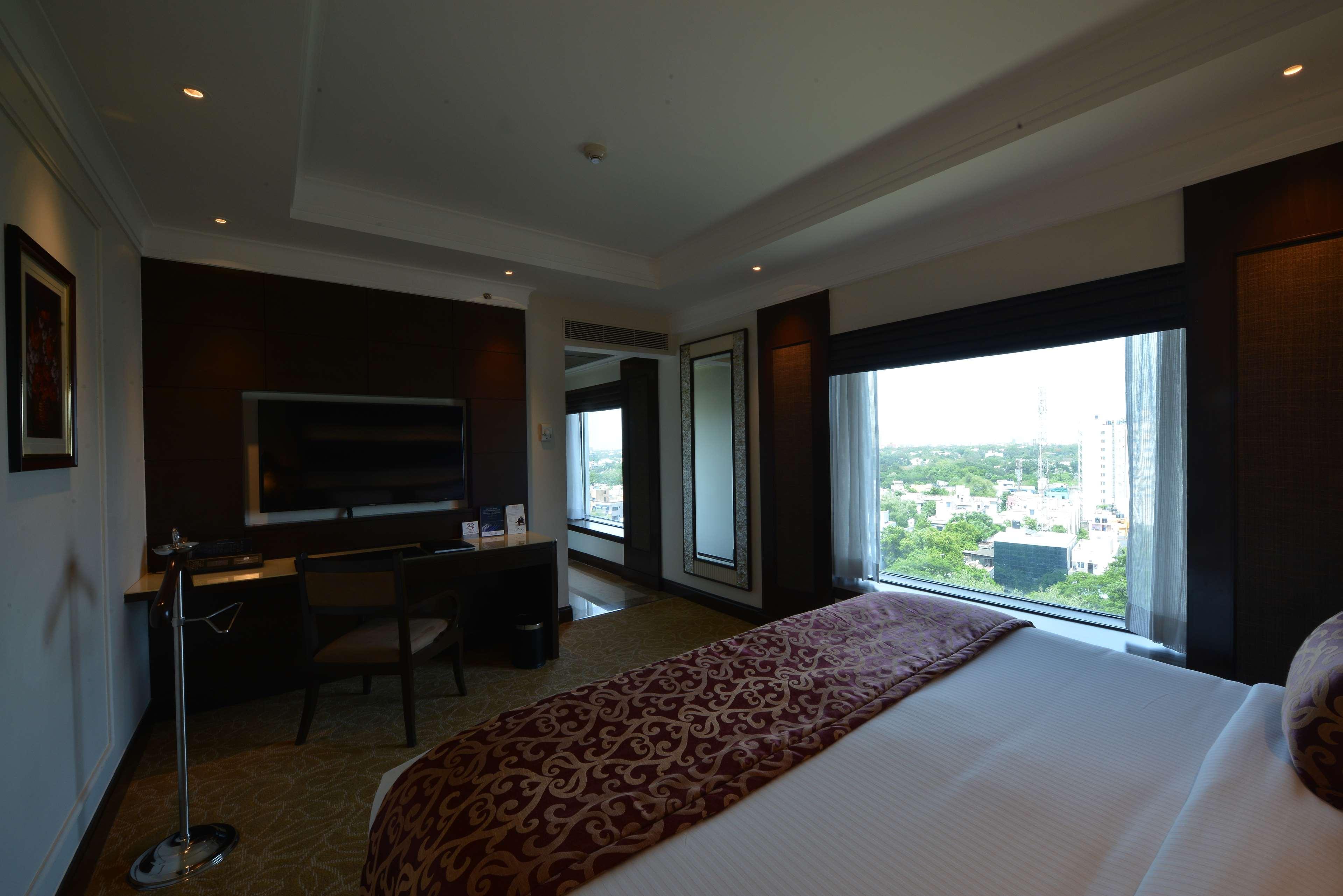 Ramada Plaza Chennai Hotel Exterior photo A room at the hotel