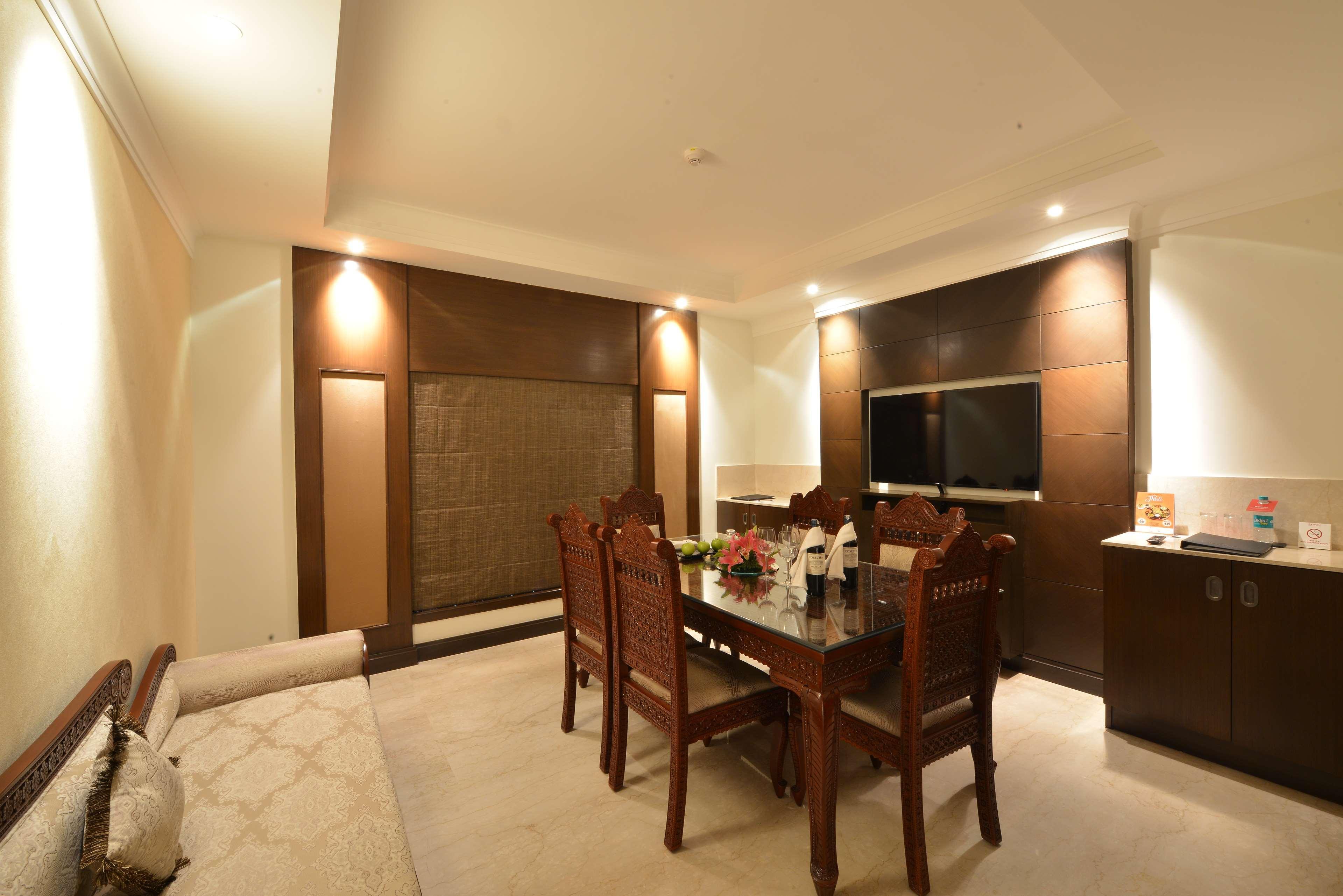 Ramada Plaza Chennai Hotel Exterior photo A living room in a suite at the Taj Mahal Palace, Mumbai