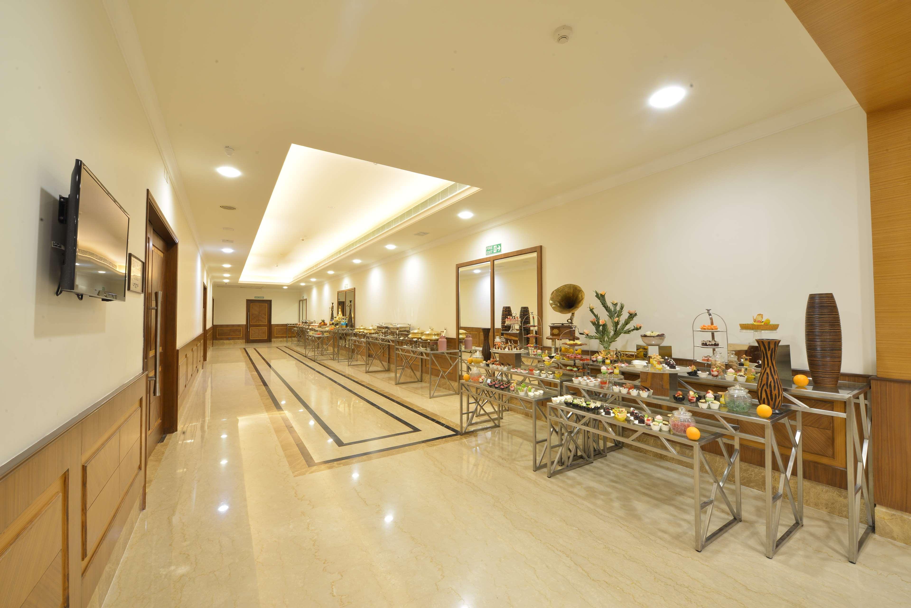 Ramada Plaza Chennai Hotel Exterior photo The lobby of the hotel