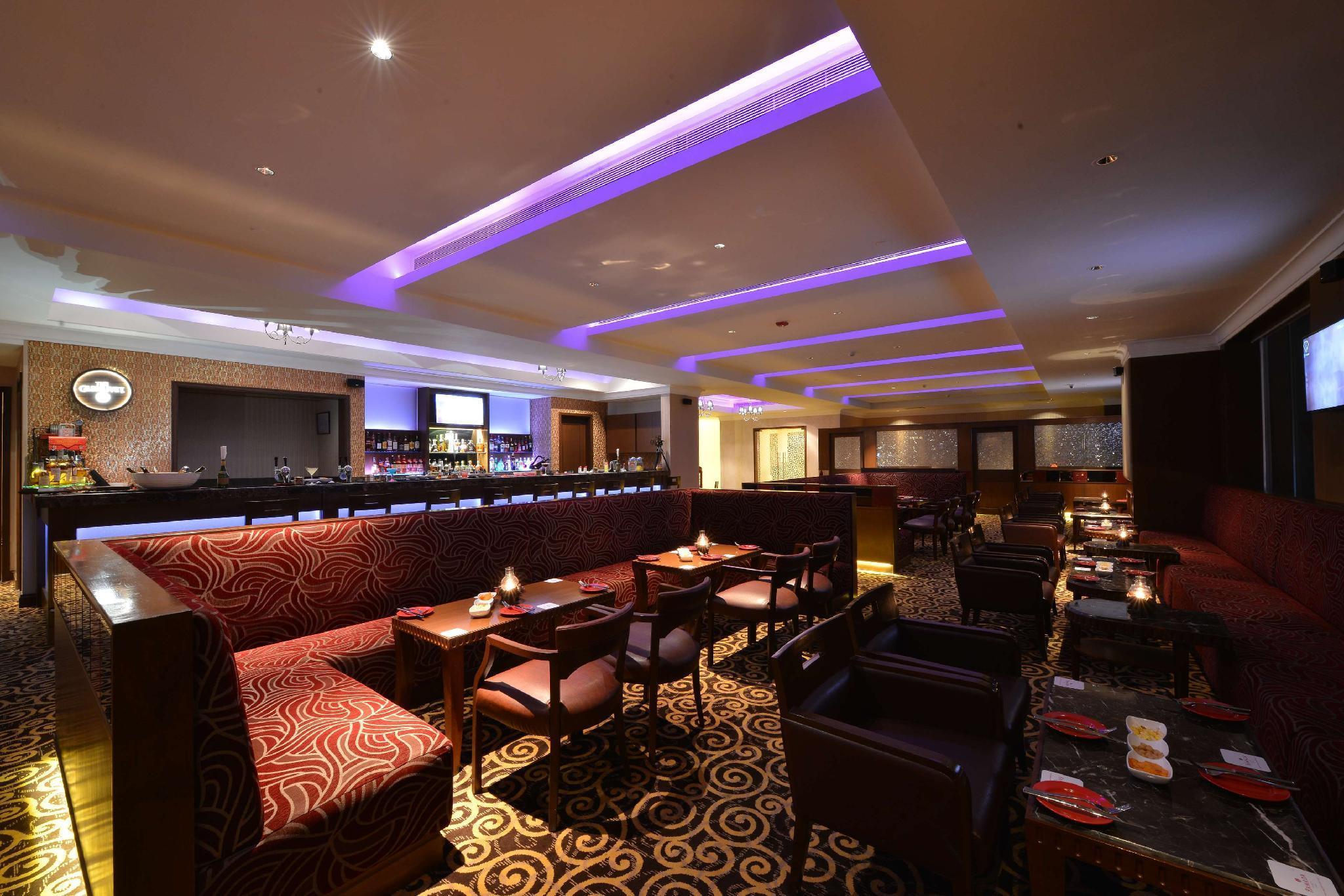 Ramada Plaza Chennai Hotel Exterior photo The interior of the restaurant
