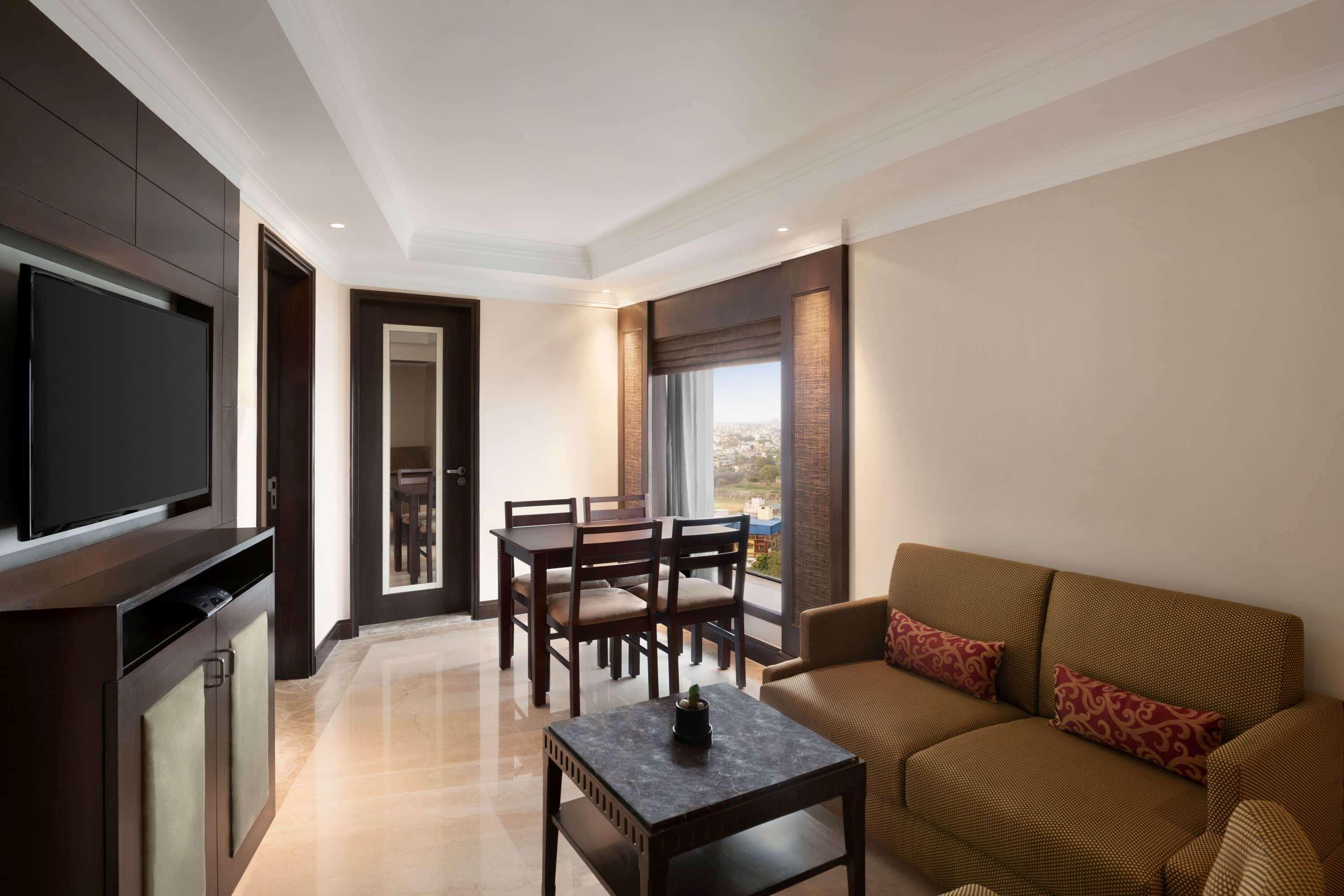 Ramada Plaza Chennai Hotel Exterior photo Living room