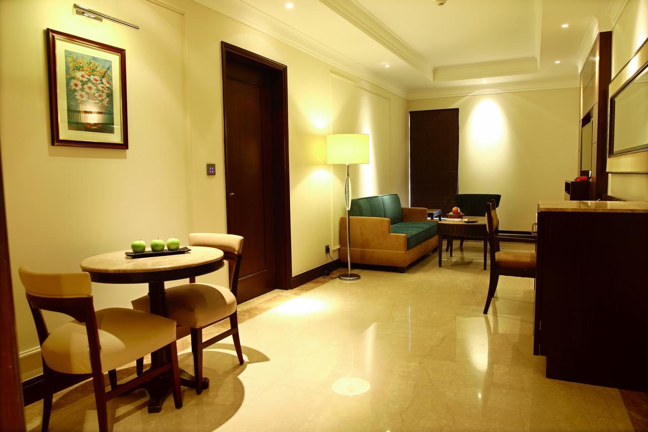 Ramada Plaza Chennai Hotel Exterior photo A suite at the Taj Mahal Palace, Mumbai
