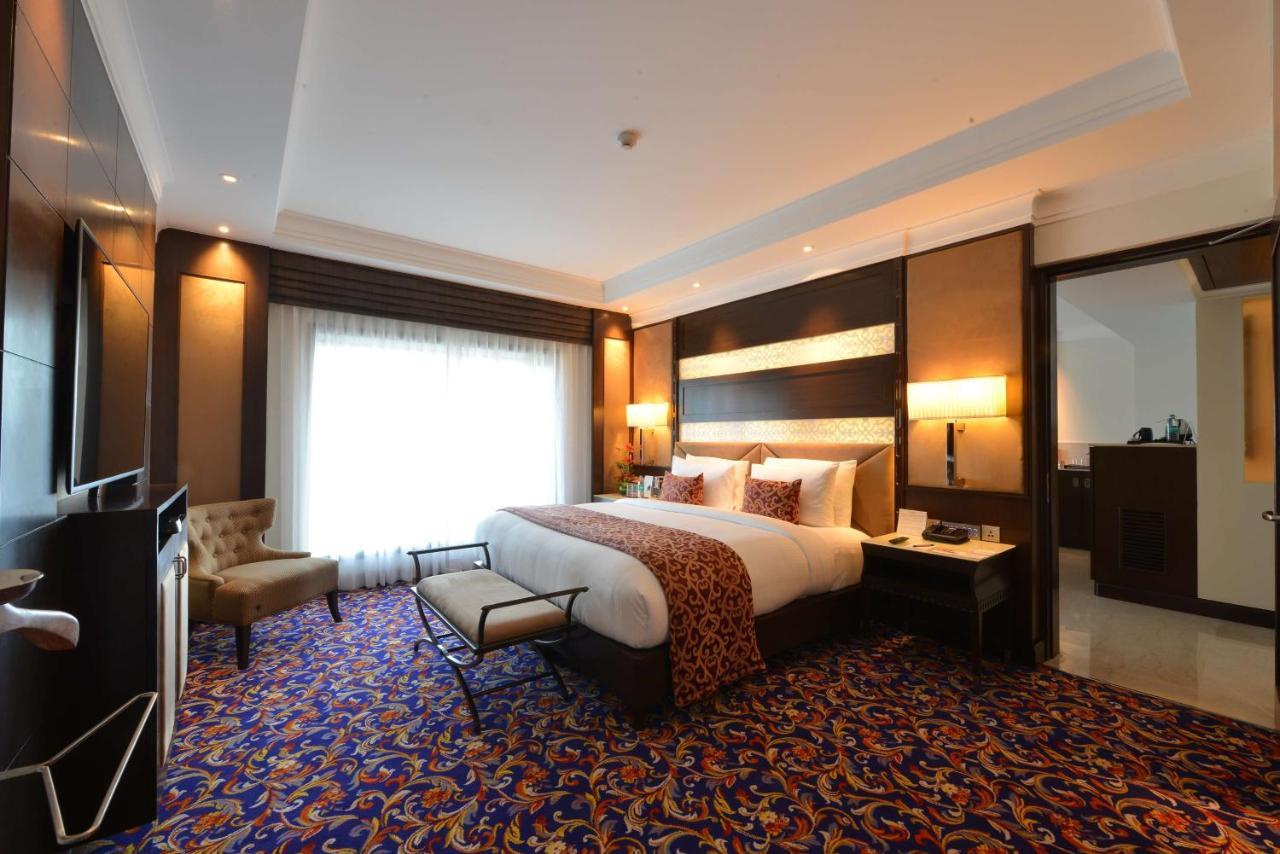 Ramada Plaza Chennai Hotel Exterior photo