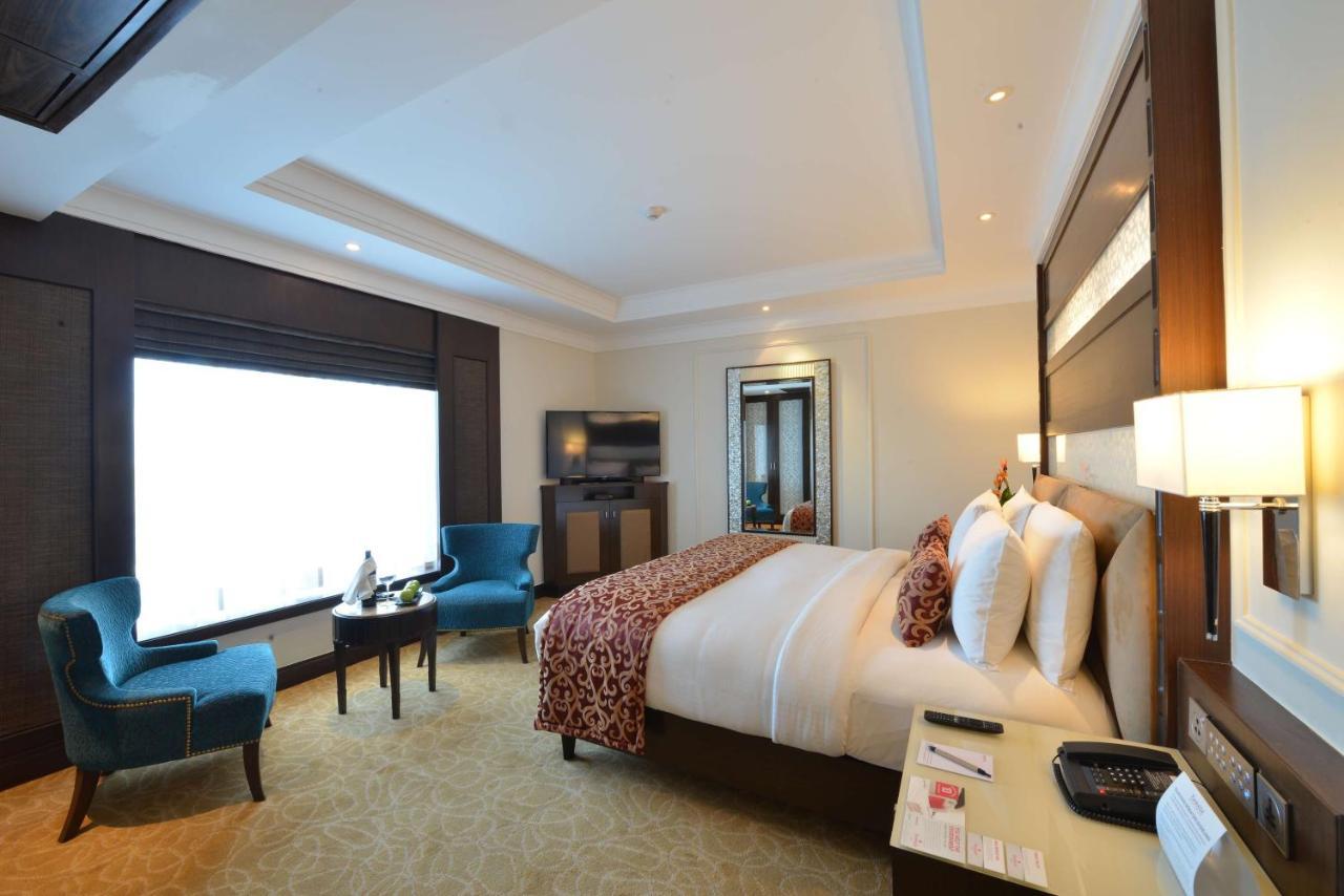Ramada Plaza Chennai Hotel Exterior photo