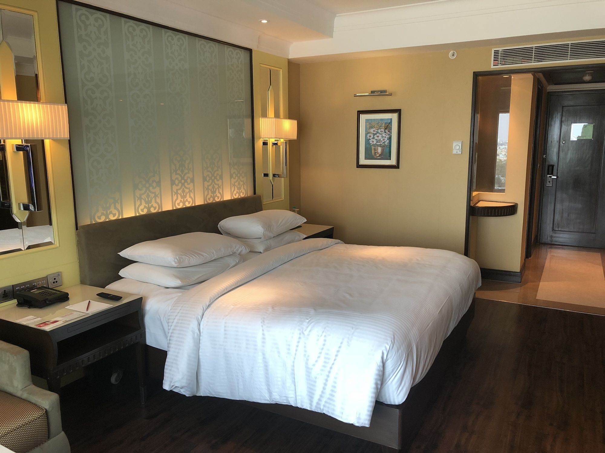 Ramada Plaza Chennai Hotel Exterior photo Deluxe room